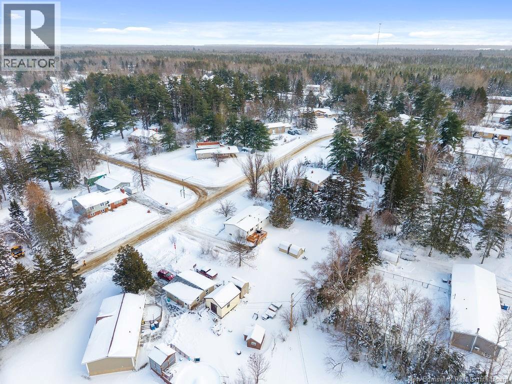 18 GOLDEN HAWK DRIVE - 38