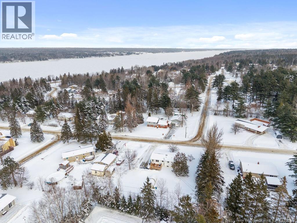 18 GOLDEN HAWK DRIVE - 36