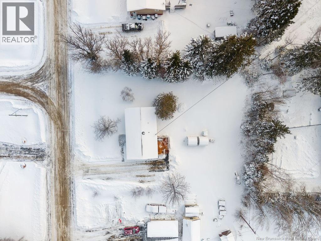 18 GOLDEN HAWK DRIVE - 37