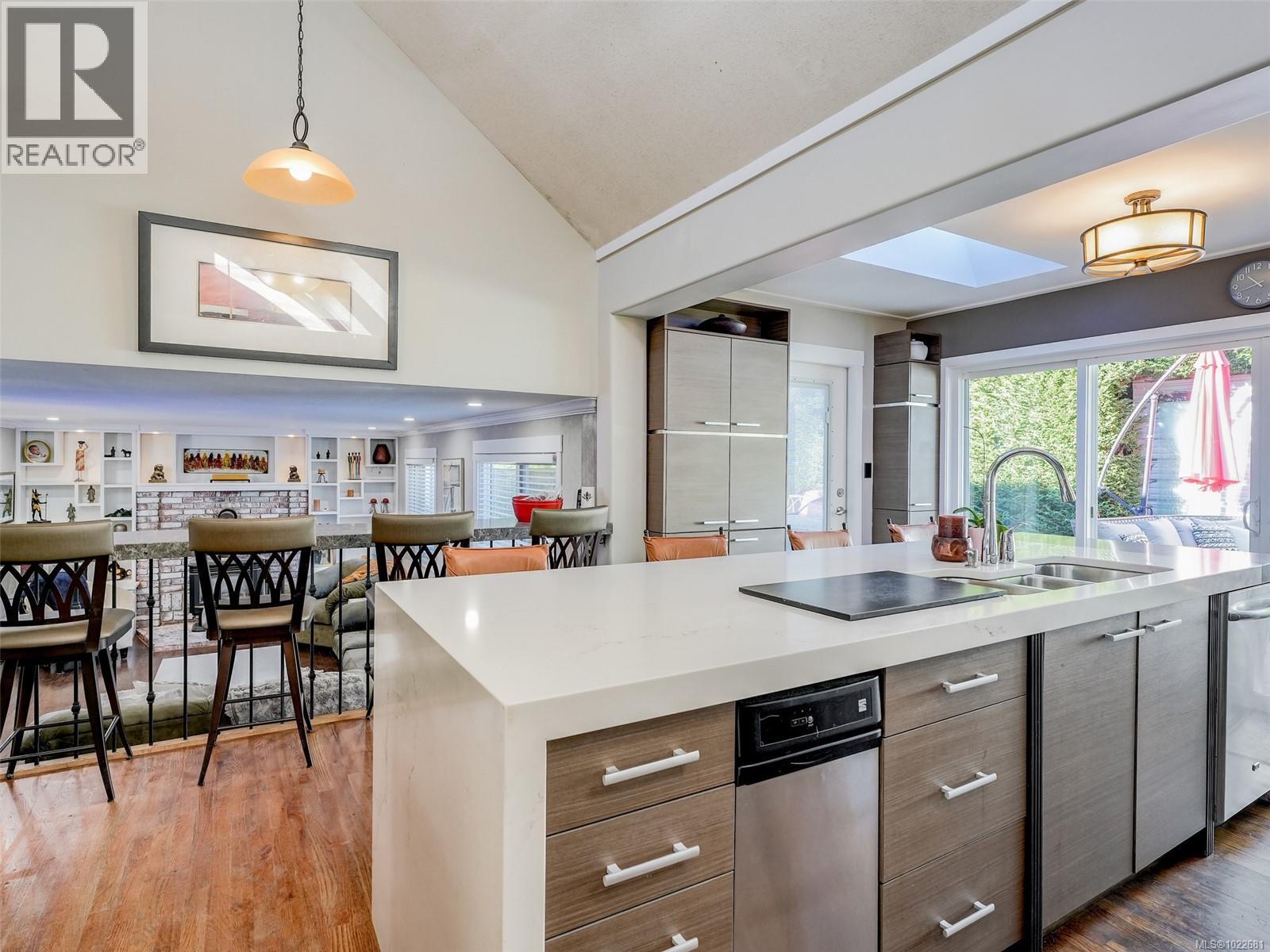  727 Paskin Way, Saanich