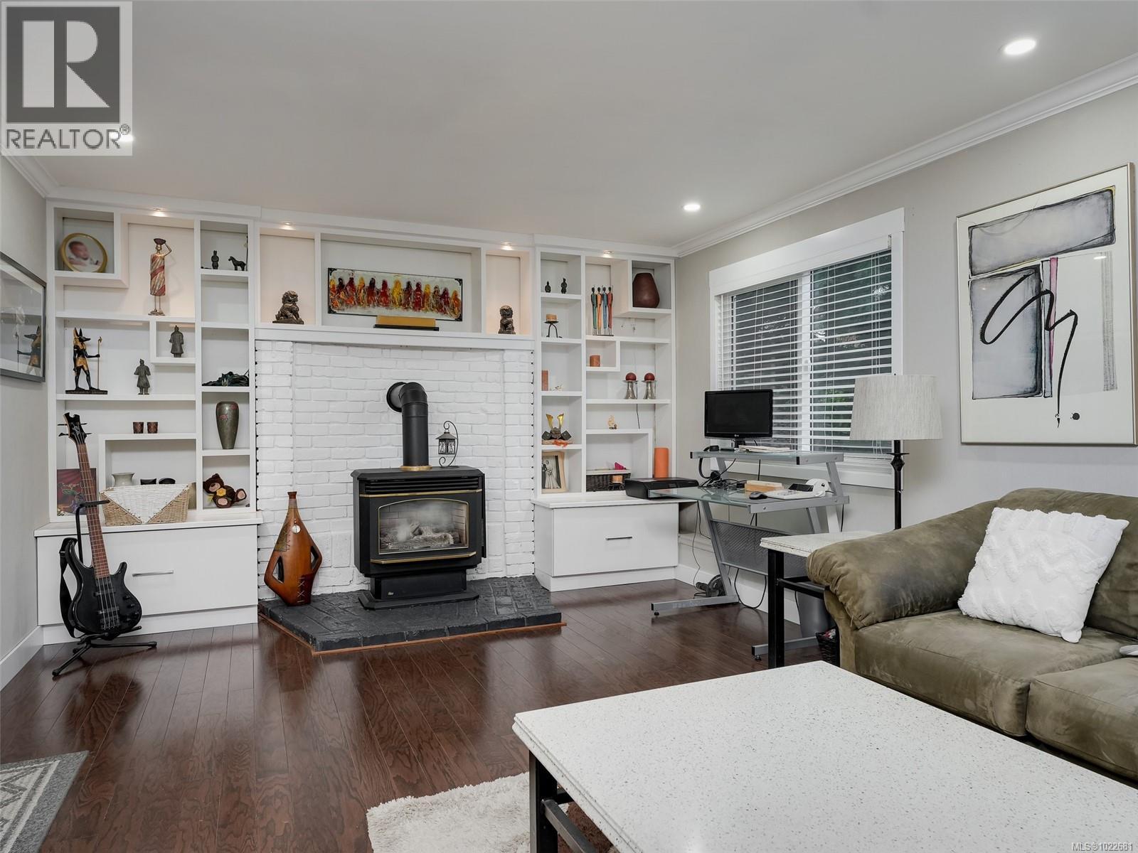  727 Paskin Way, Saanich