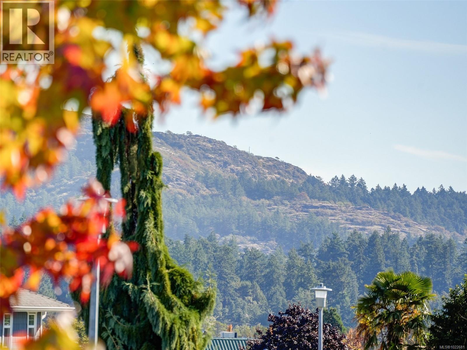  727 Paskin Way, Saanich