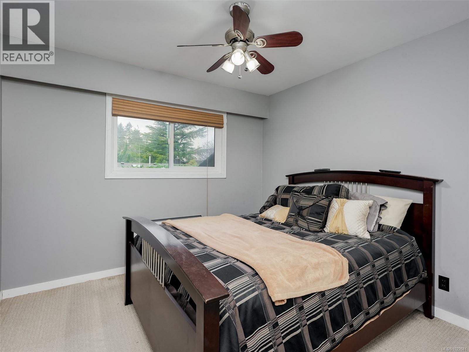  727 Paskin Way, Saanich