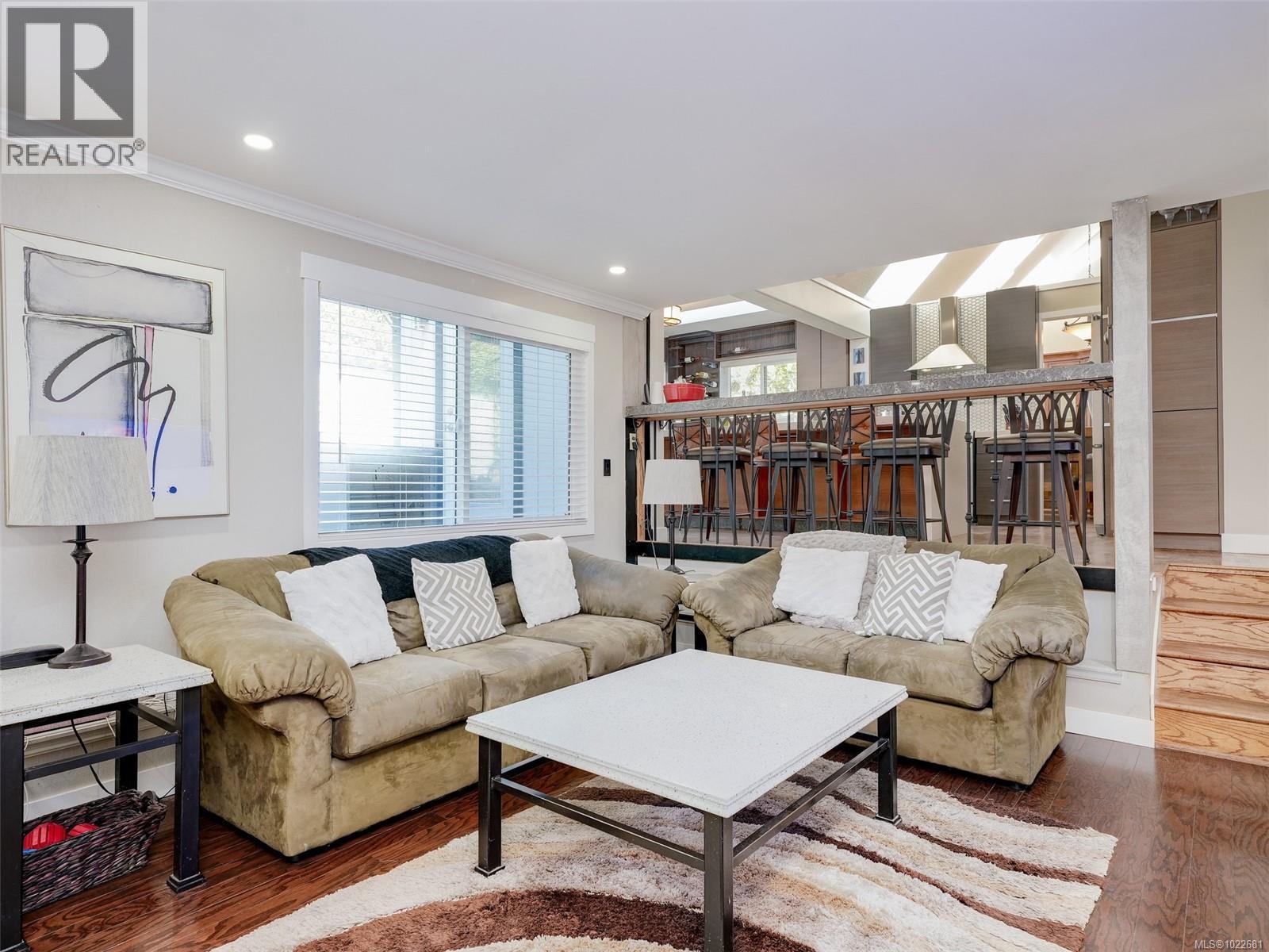  727 Paskin Way, Saanich