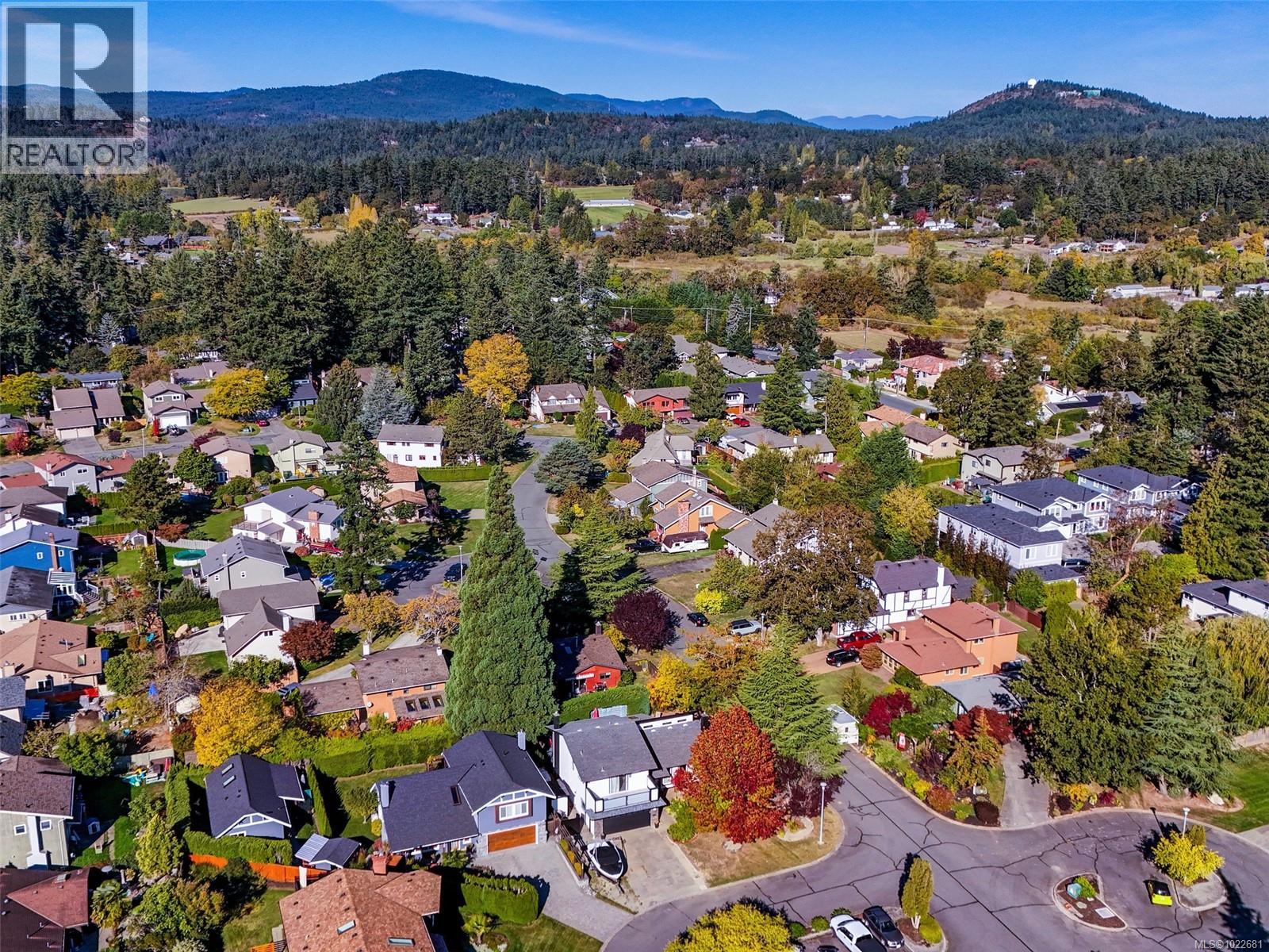  727 Paskin Way, Saanich