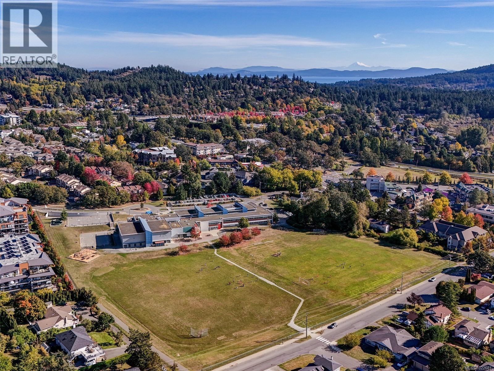  727 Paskin Way, Saanich