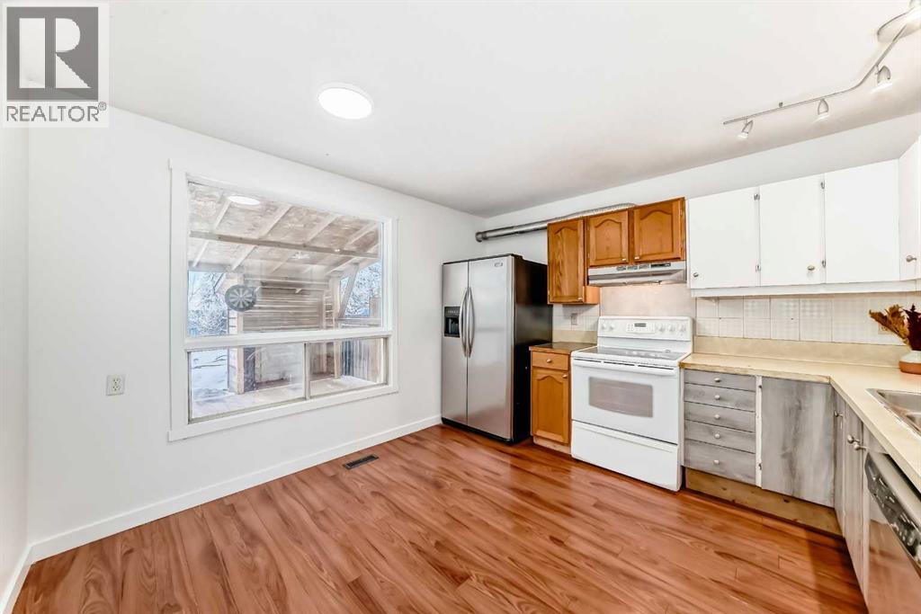 Single Family House for Sale in A Fonda Green SE Forest Heights Calgary 