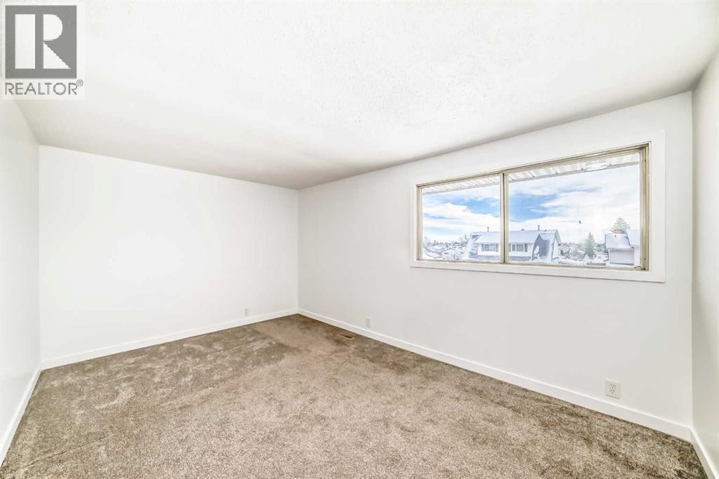 Single Family House for Sale in A Fonda Green SE Forest Heights Calgary 