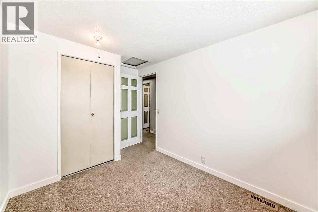 Single Family House for Sale in A Fonda Green SE Forest Heights Calgary 