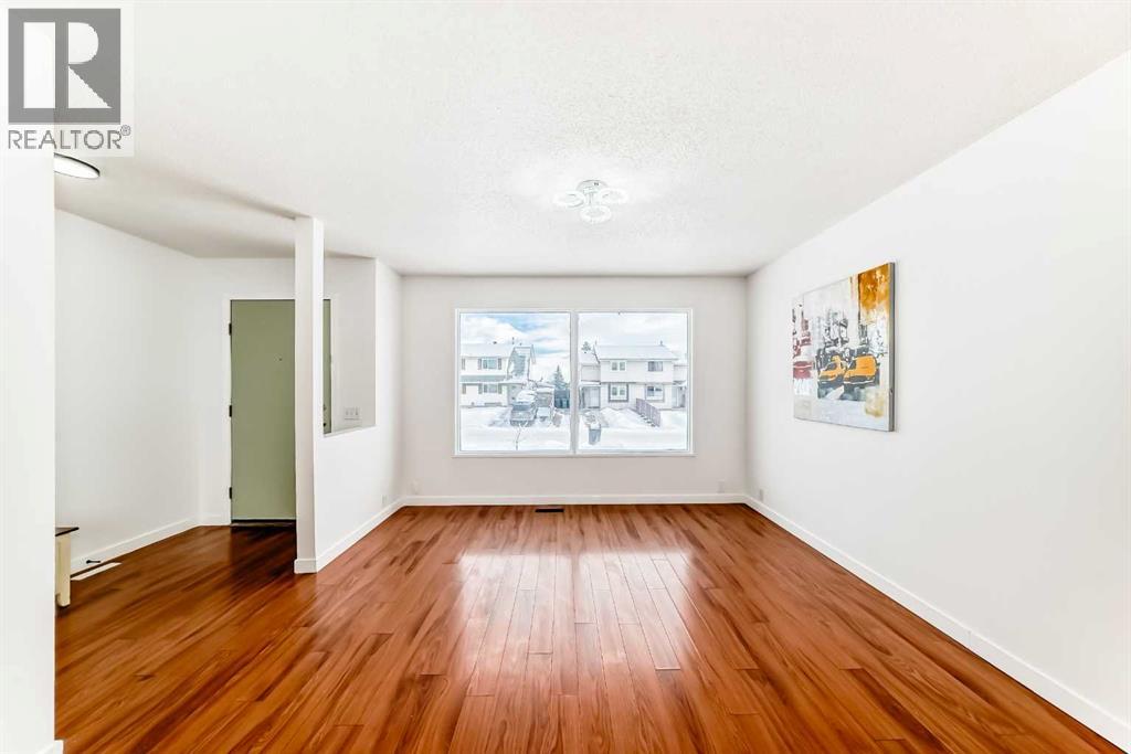 Single Family House for Sale in A Fonda Green SE Forest Heights Calgary 