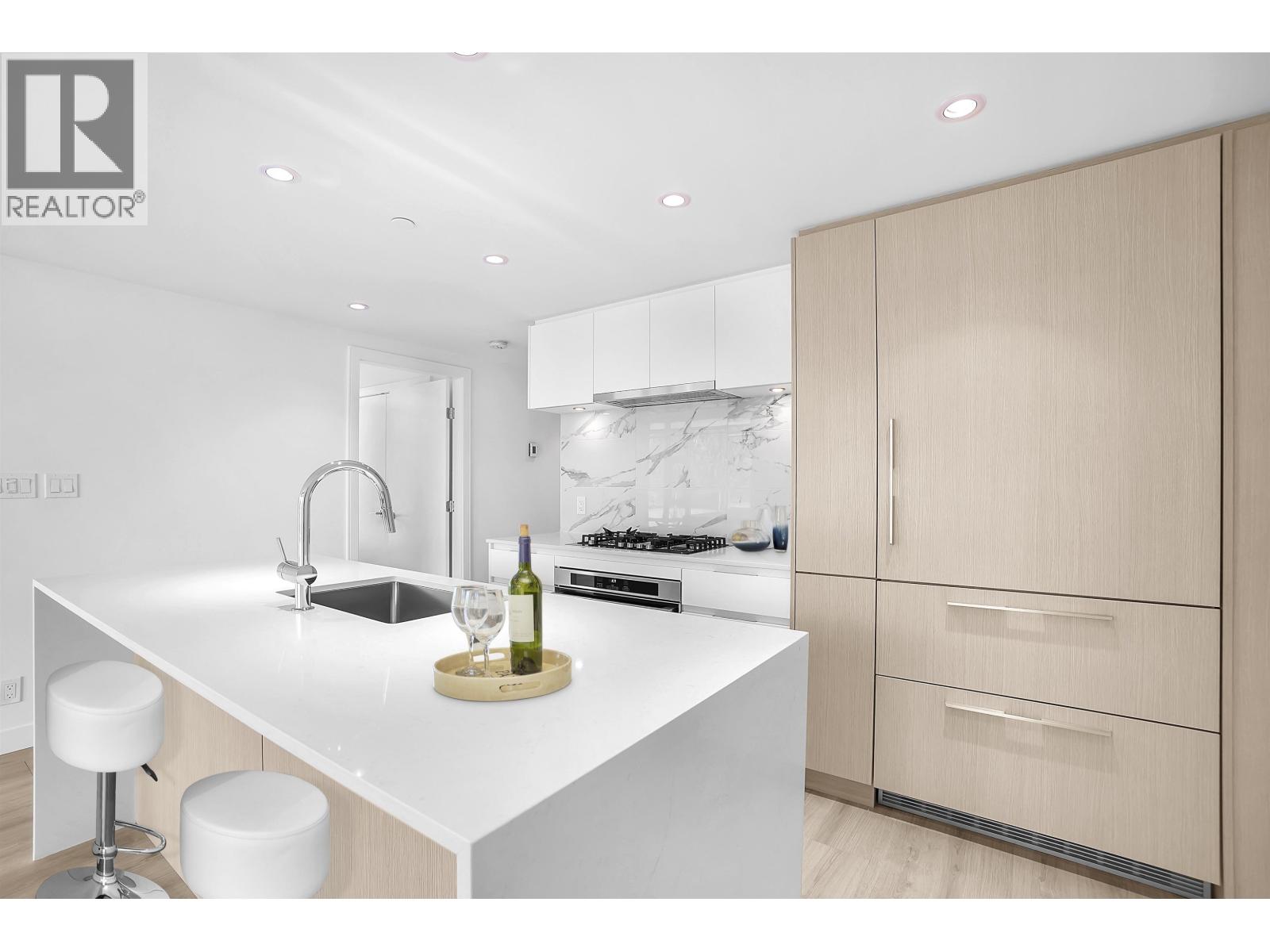 602 1500 FERN STREET, North Vancouver