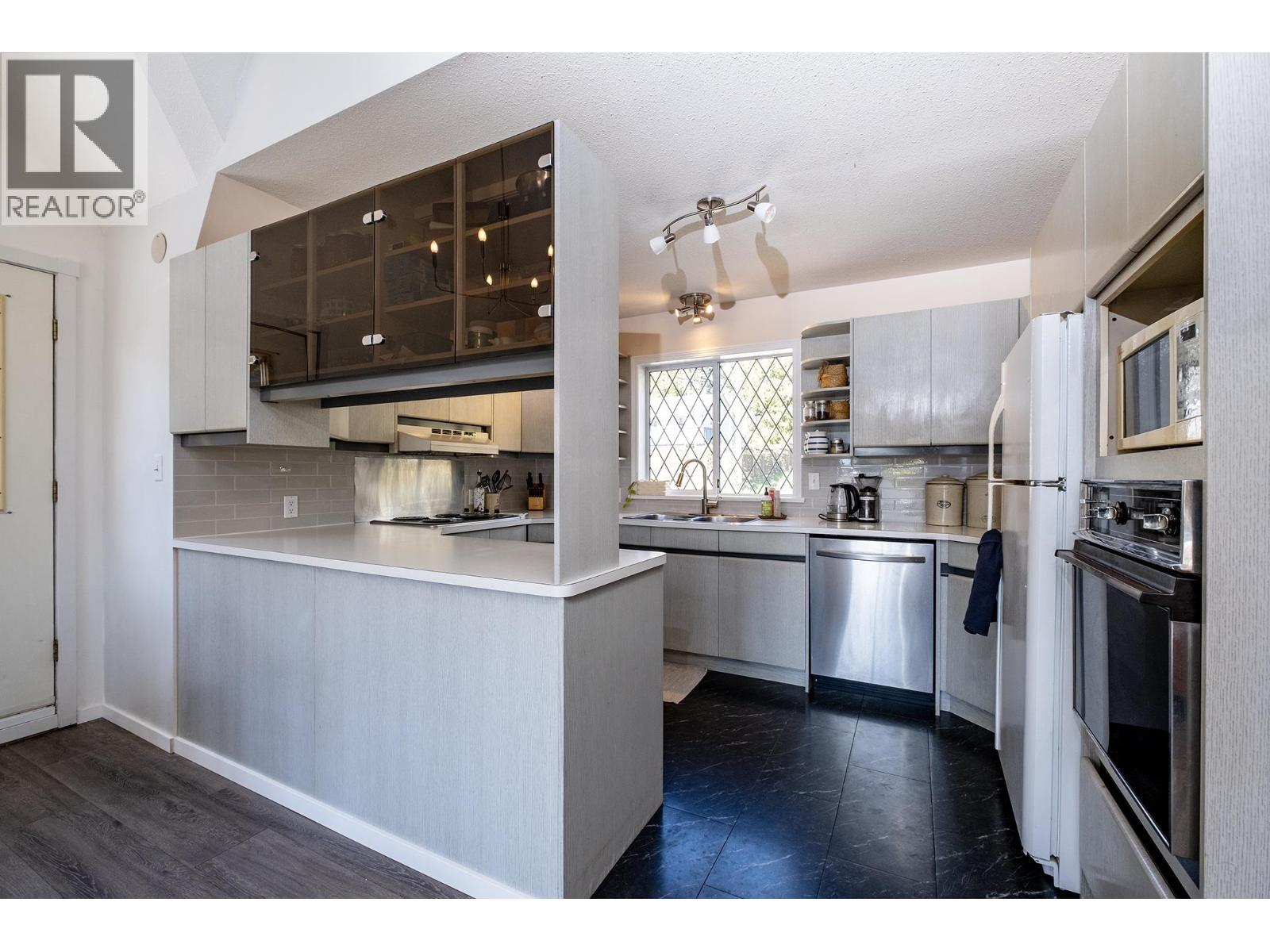 6563 ANCHOR PLACE, Sechelt