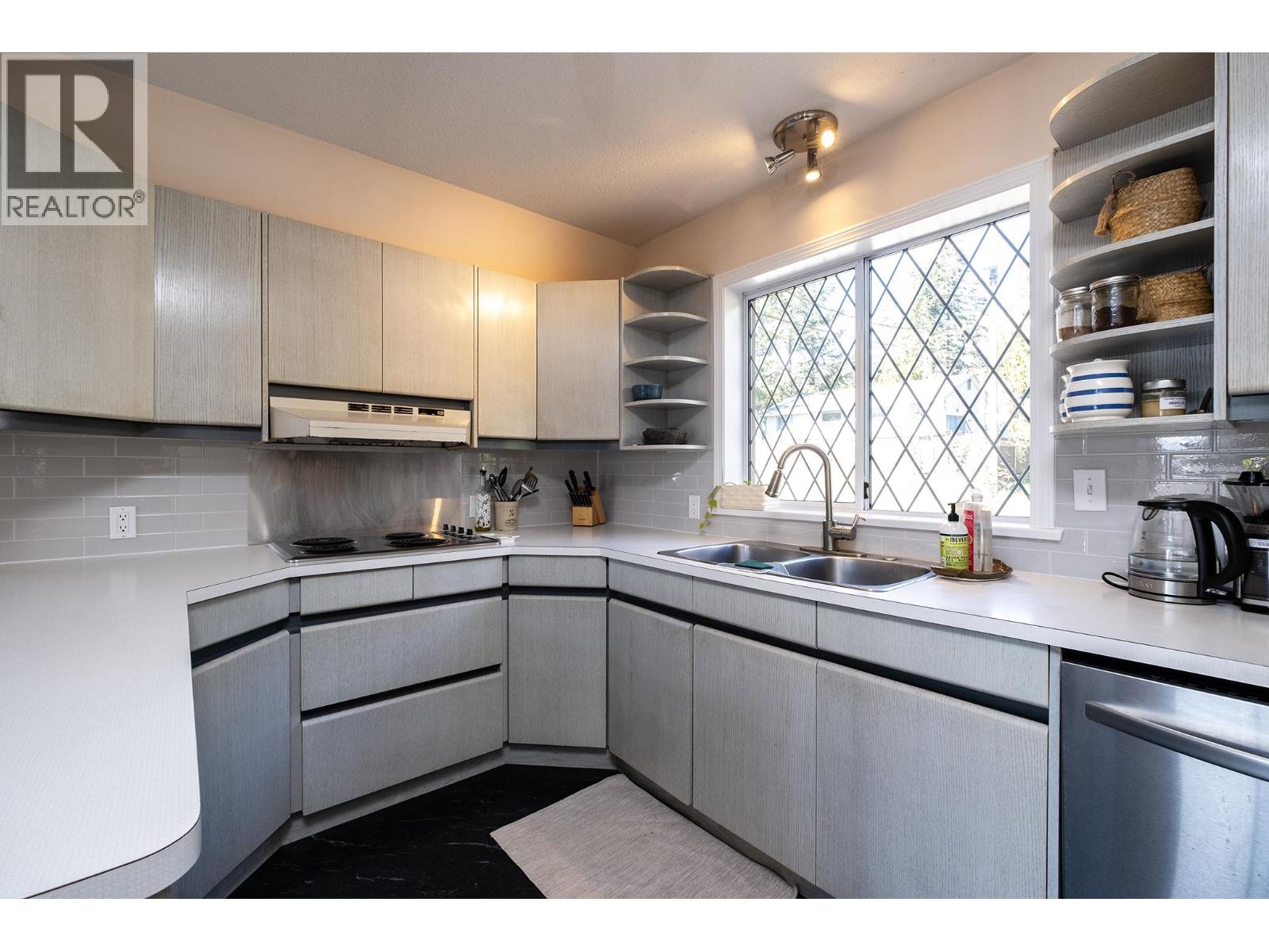 6563 ANCHOR PLACE, Sechelt