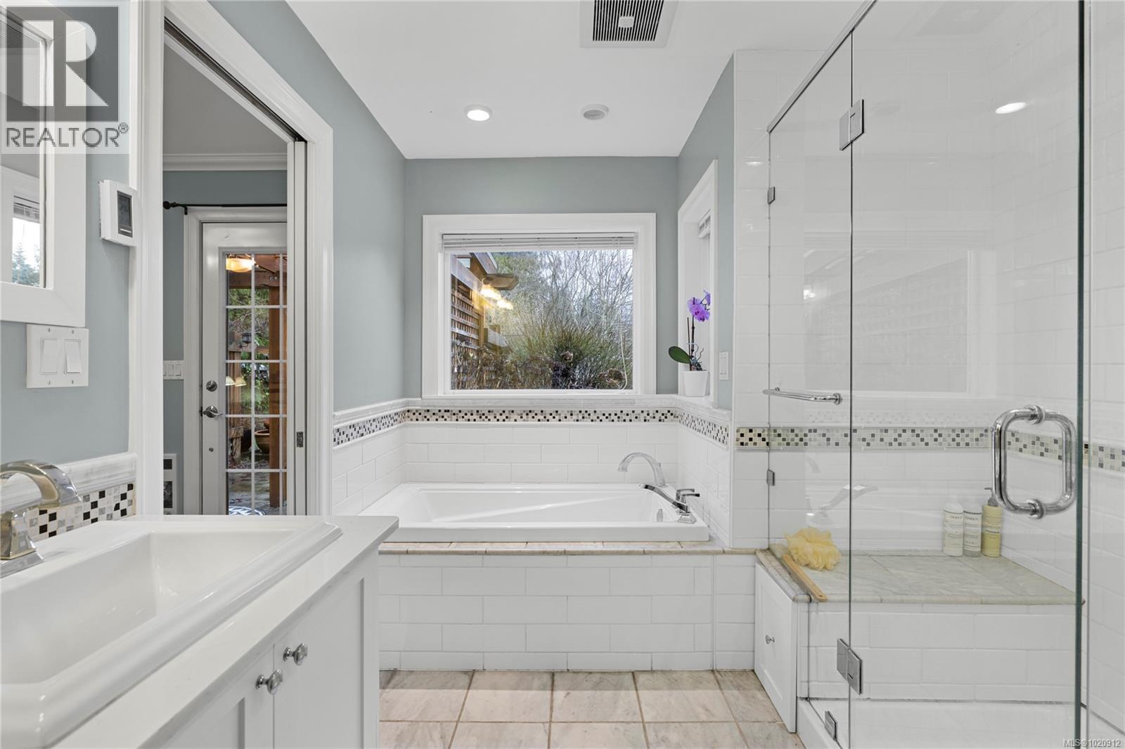 816 Woodland Dr, Parksville