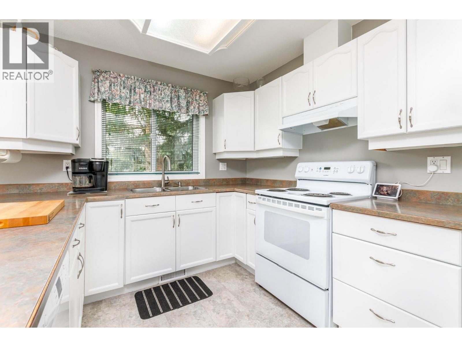  2280 10 Avenue Southeast, Salmon Arm