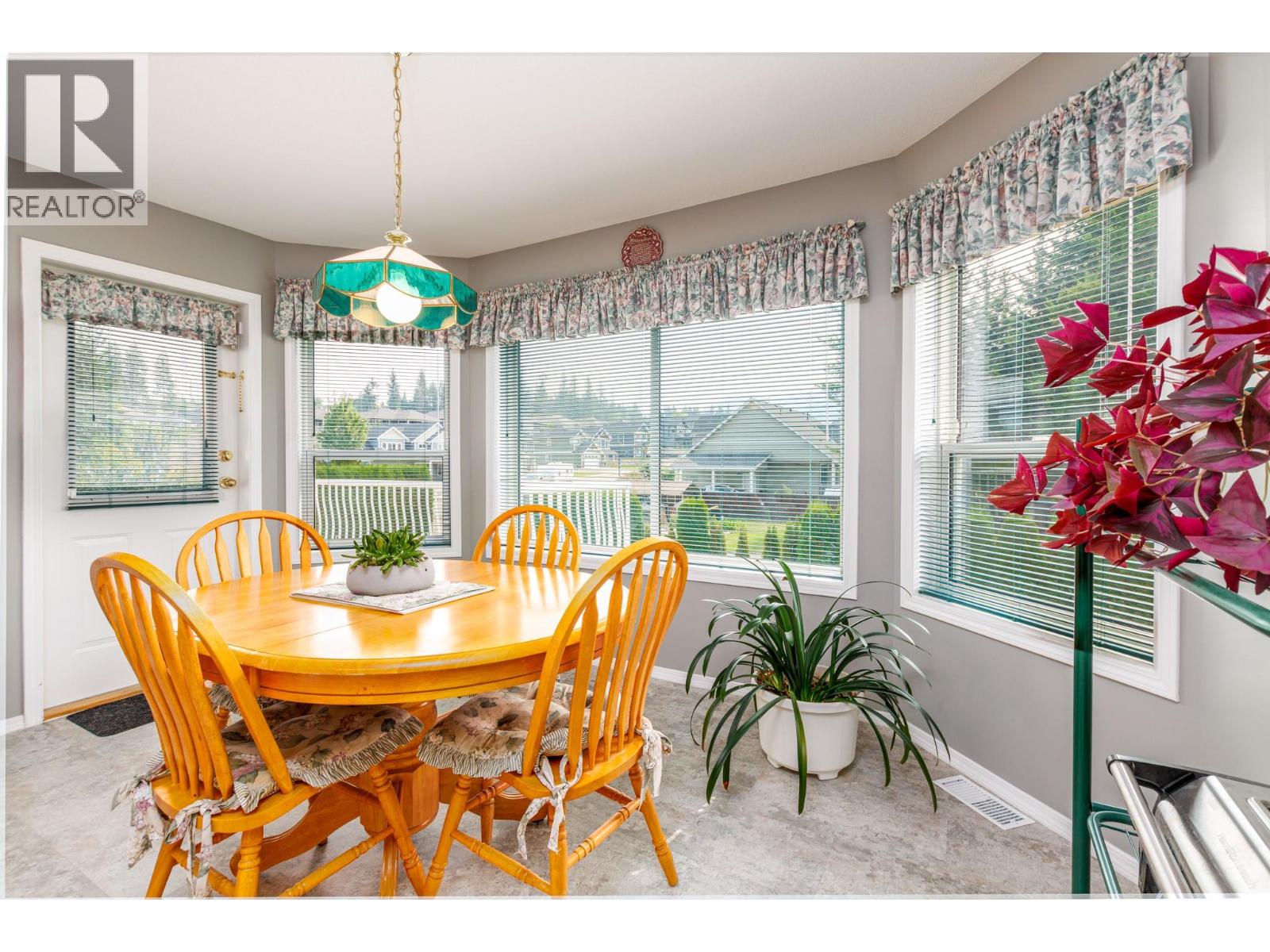  2280 10 Avenue Southeast, Salmon Arm