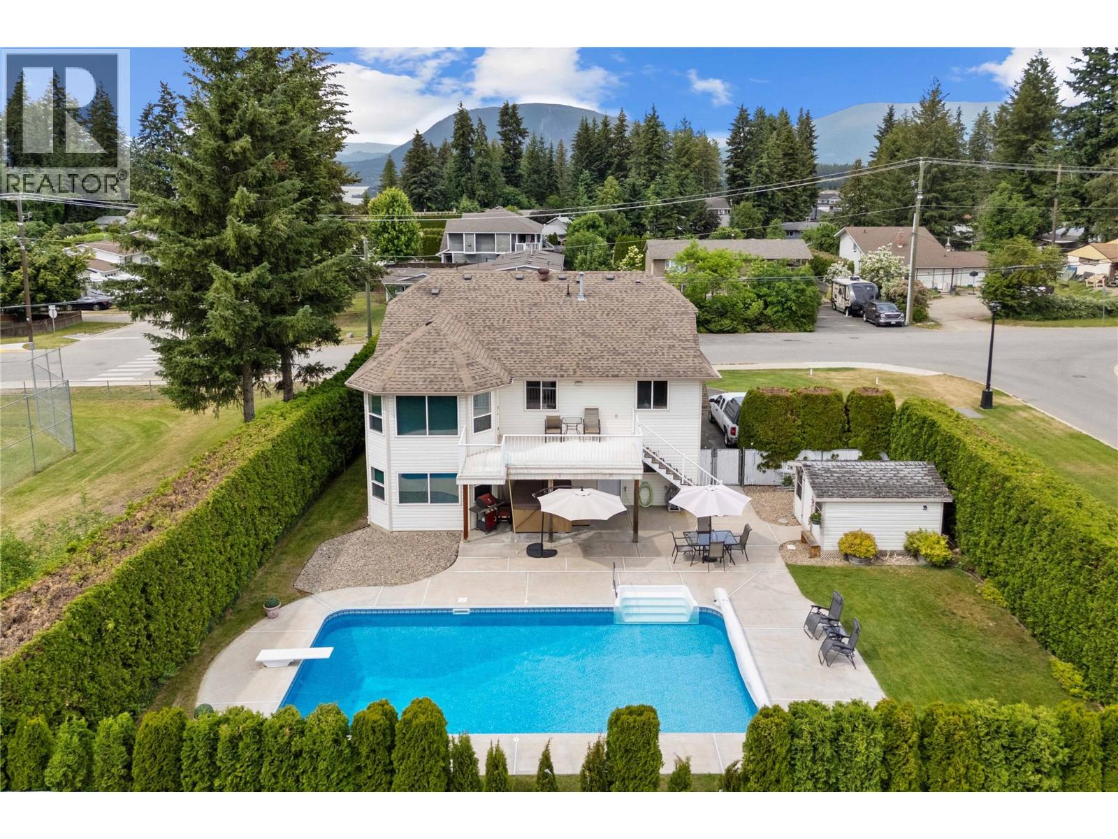  2280 10 Avenue Southeast, Salmon Arm