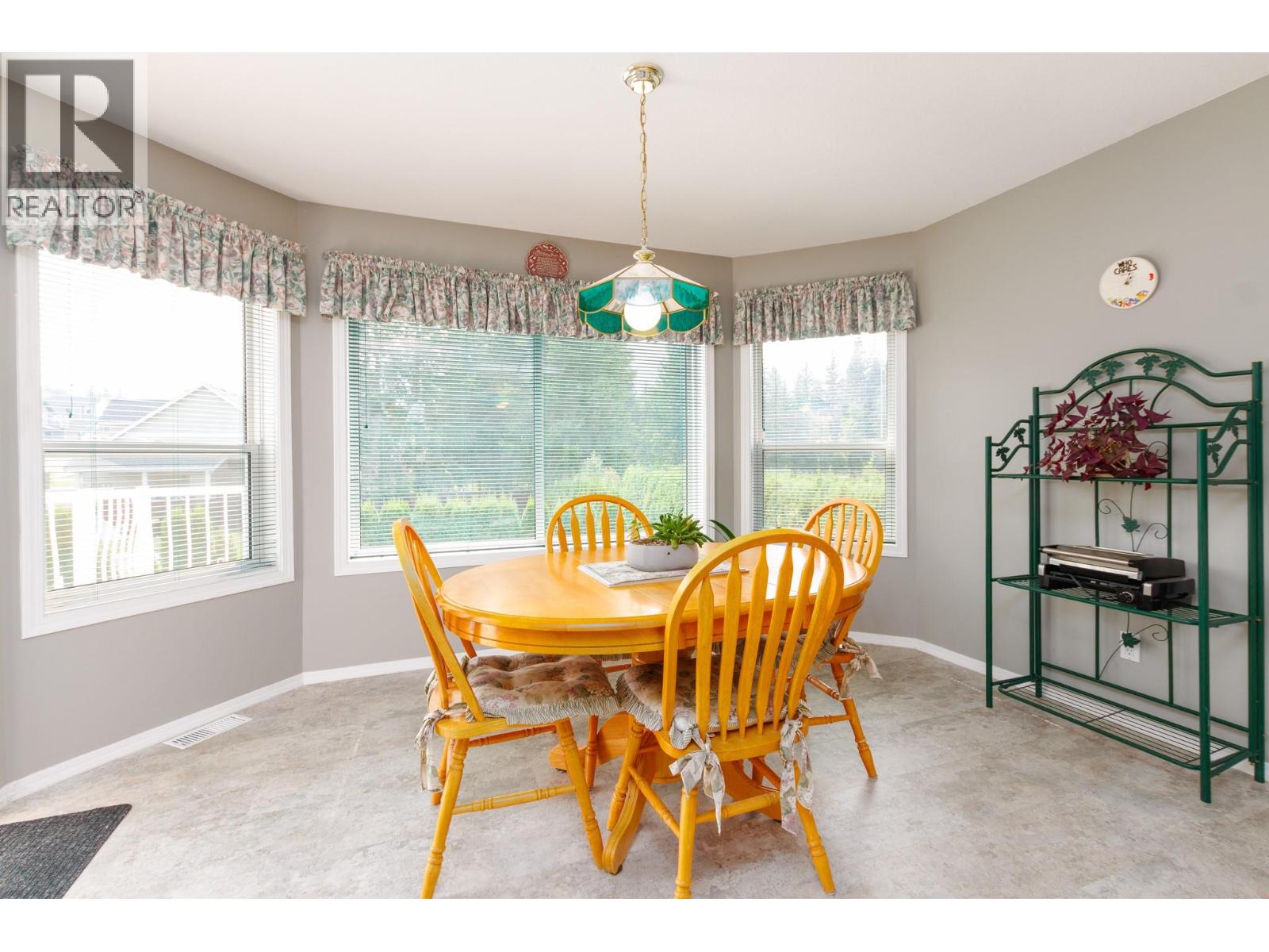  2280 10 Avenue Southeast, Salmon Arm