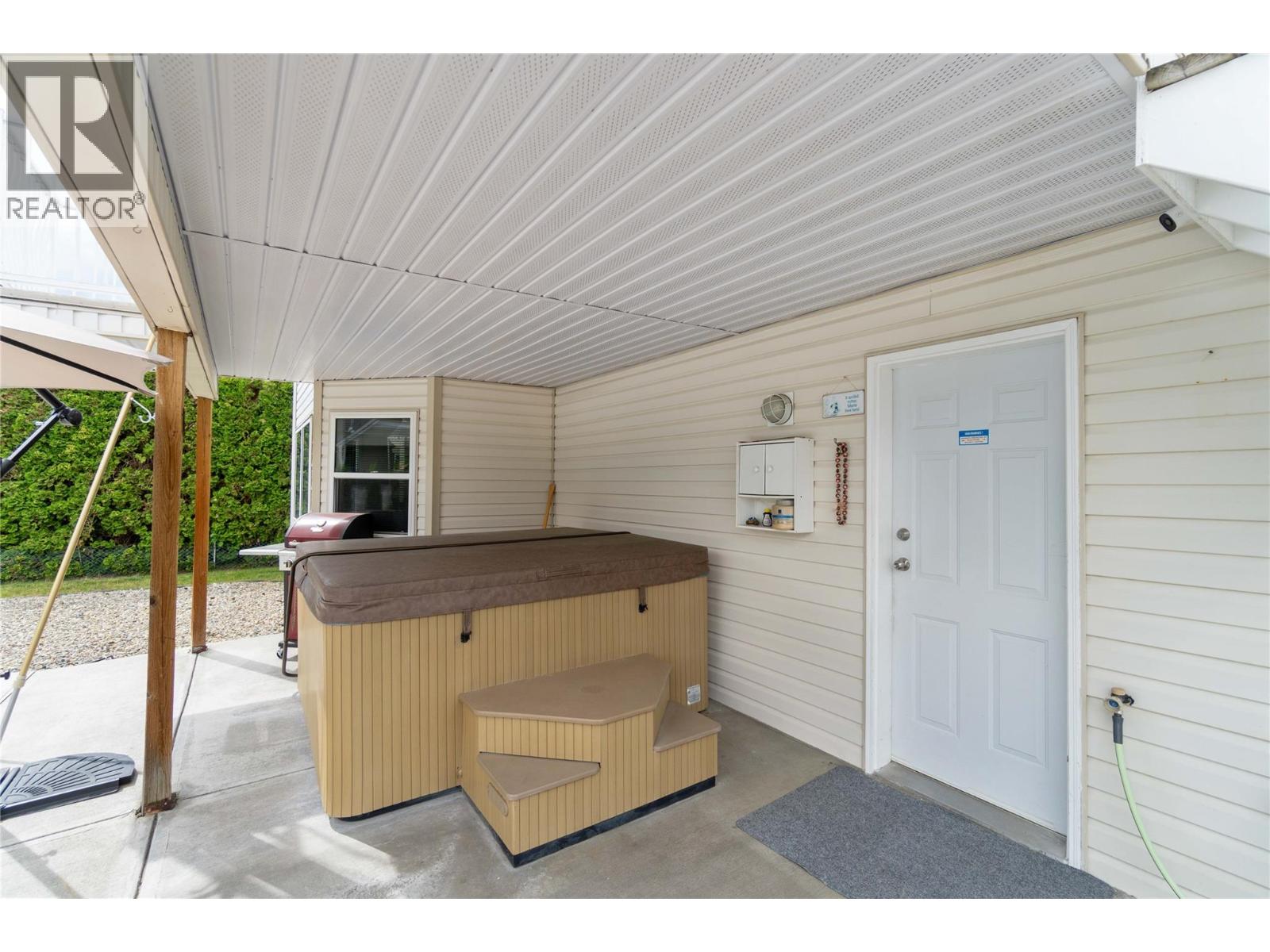  2280 10 Avenue Southeast, Salmon Arm