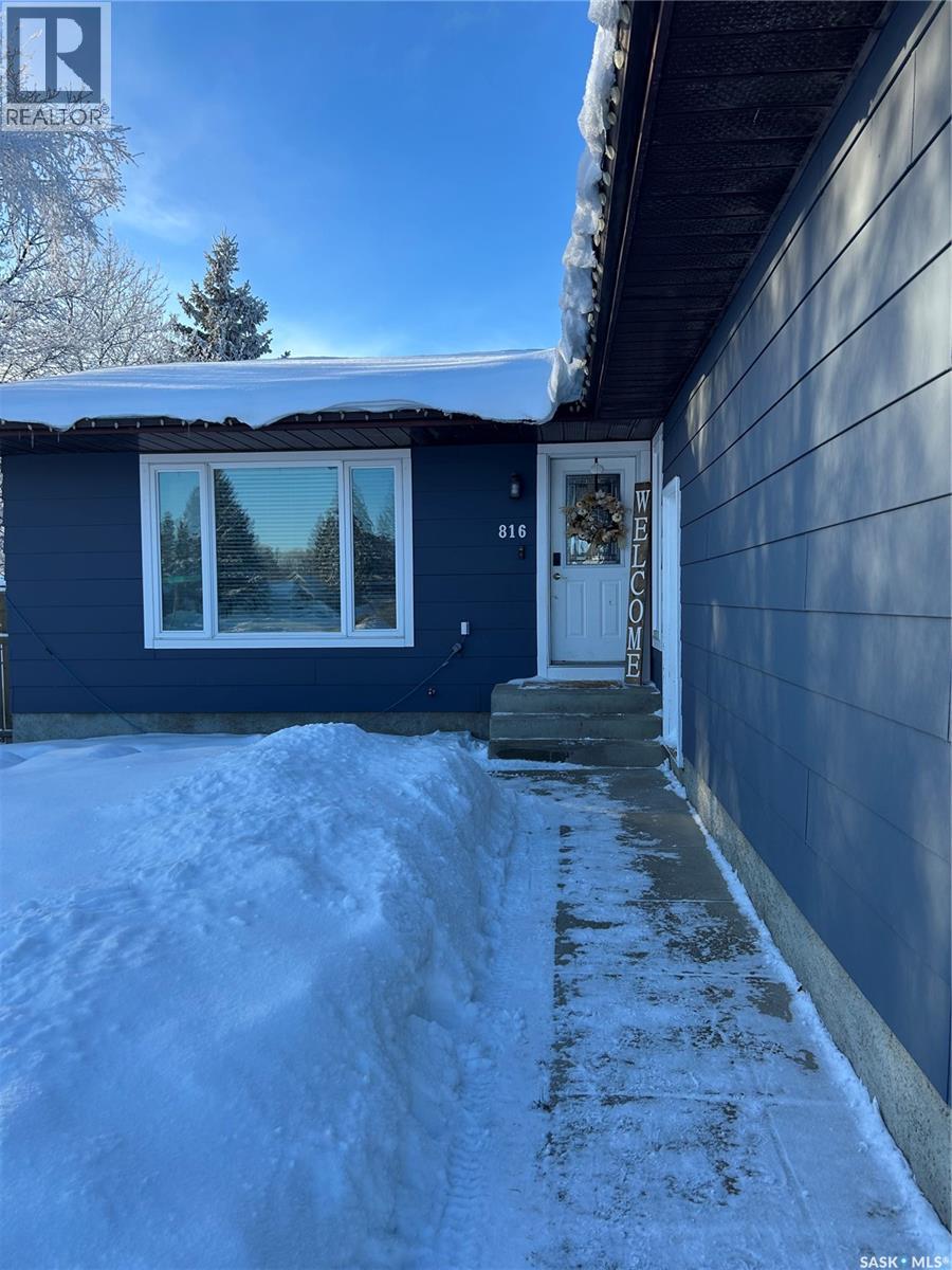 816 8th AVENUE - Photo 2 of 36, Rosthern, Saskatchewan