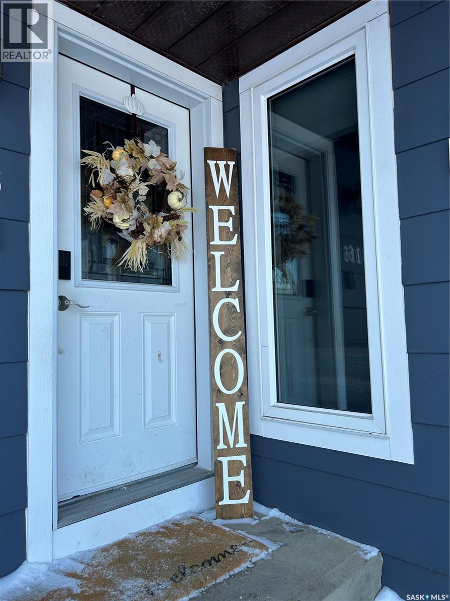 816 8th AVENUE - Photo 3 of 36, Rosthern, Saskatchewan