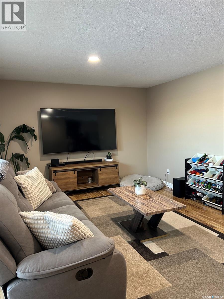 816 8th AVENUE - Photo 5 of 36, Rosthern, Saskatchewan