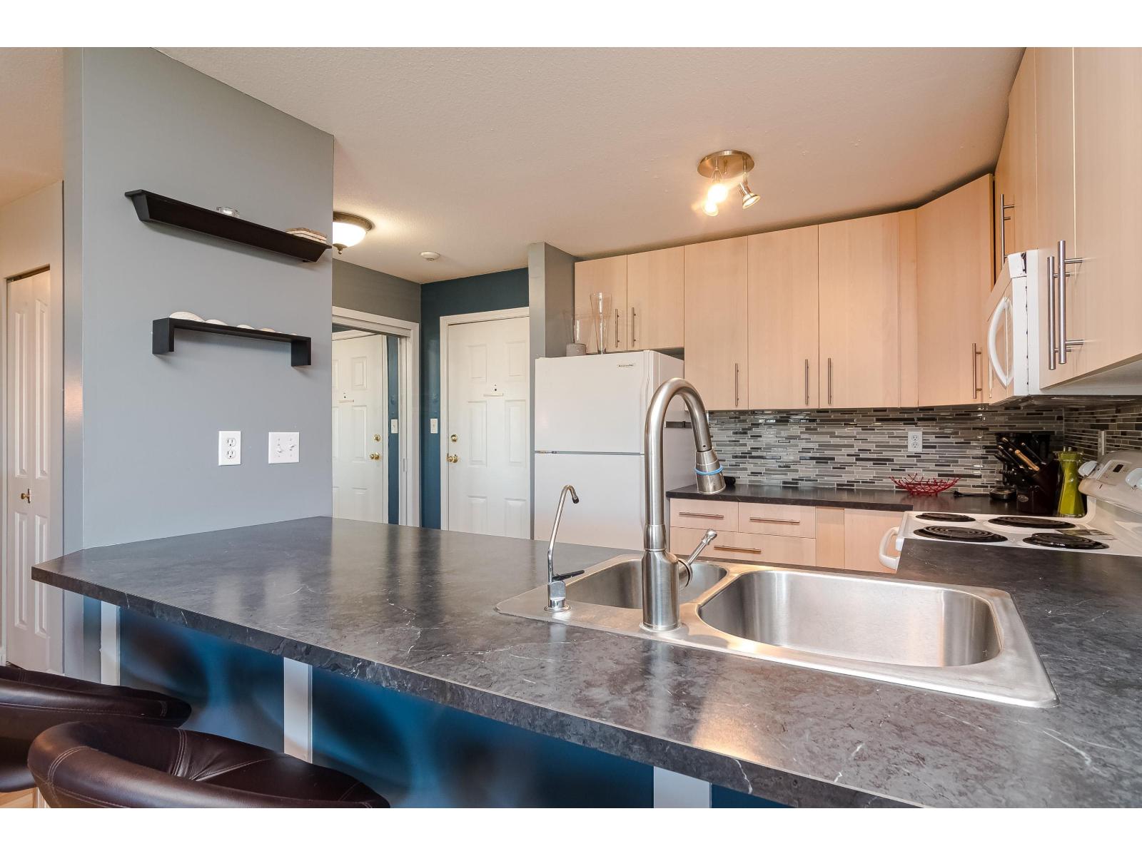 204 1369 GEORGE STREET, White Rock