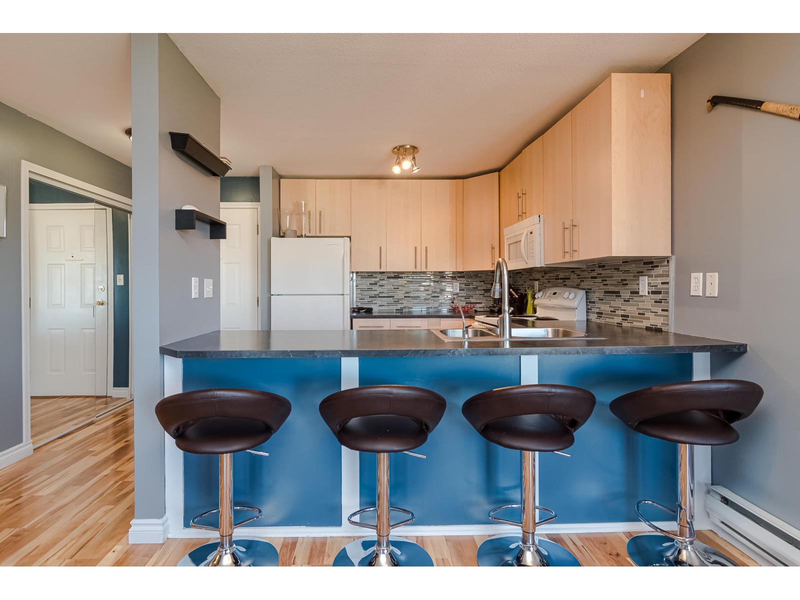 204 1369 GEORGE STREET, White Rock