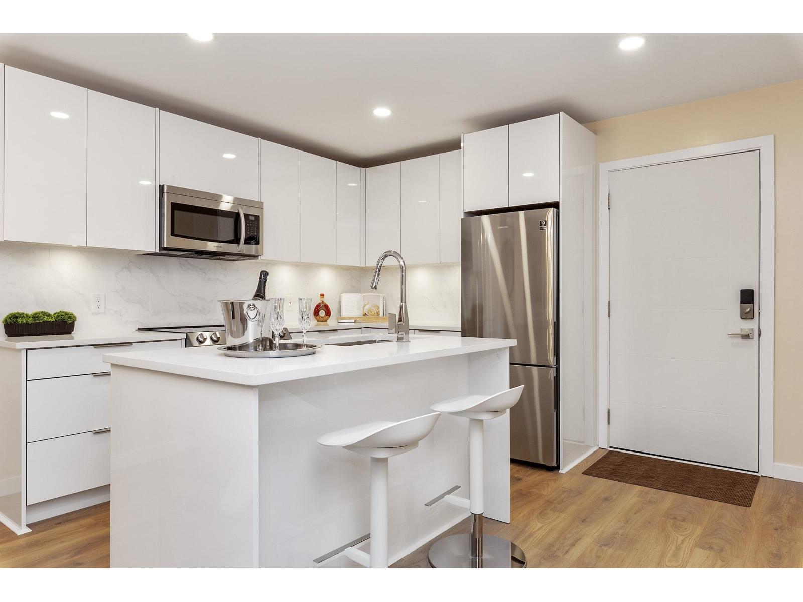 110 15739 FRASER HIGHWAY, Surrey