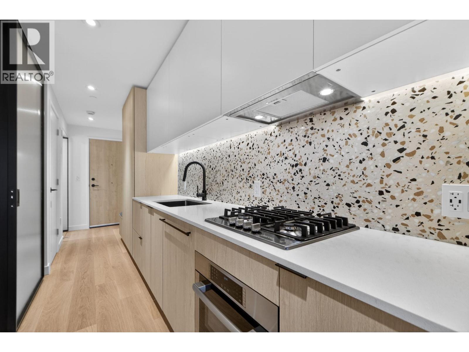 424 2471 ST. GEORGE STREET, Vancouver