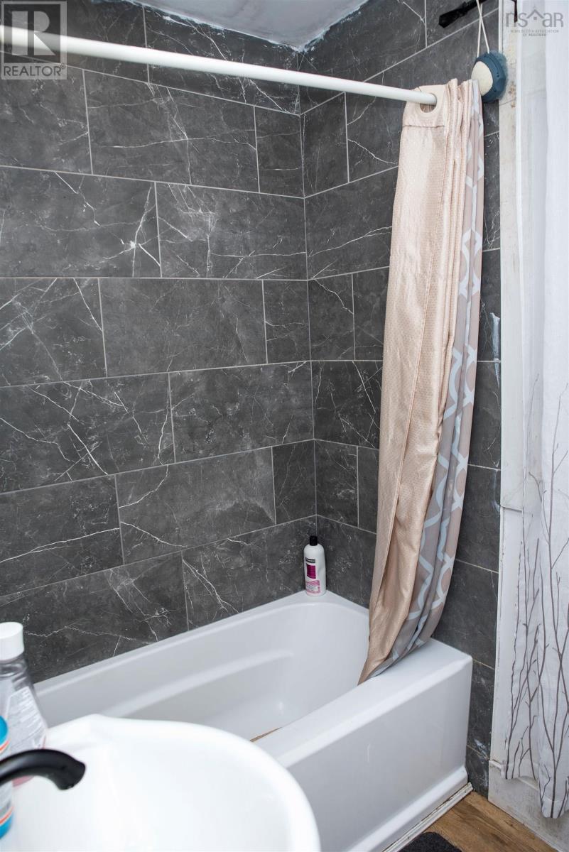 Property 20 of 33 of 12 LYNCH