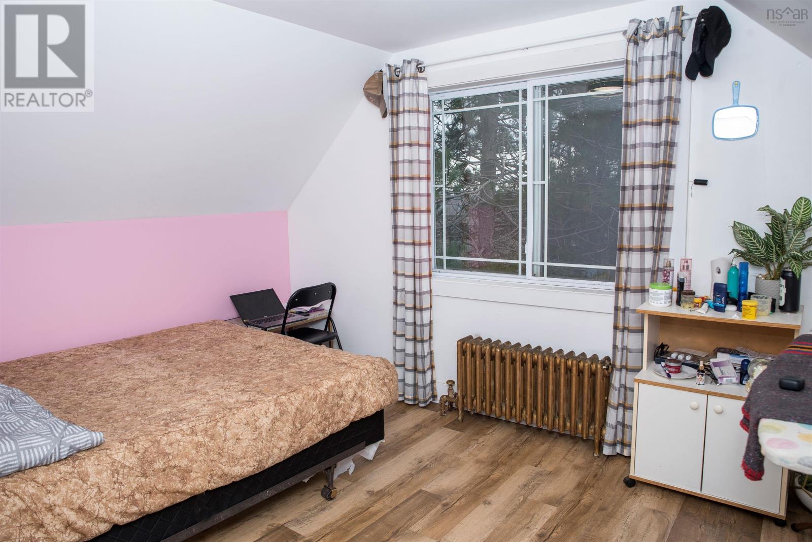 Property 23 of 33 of 12 LYNCH