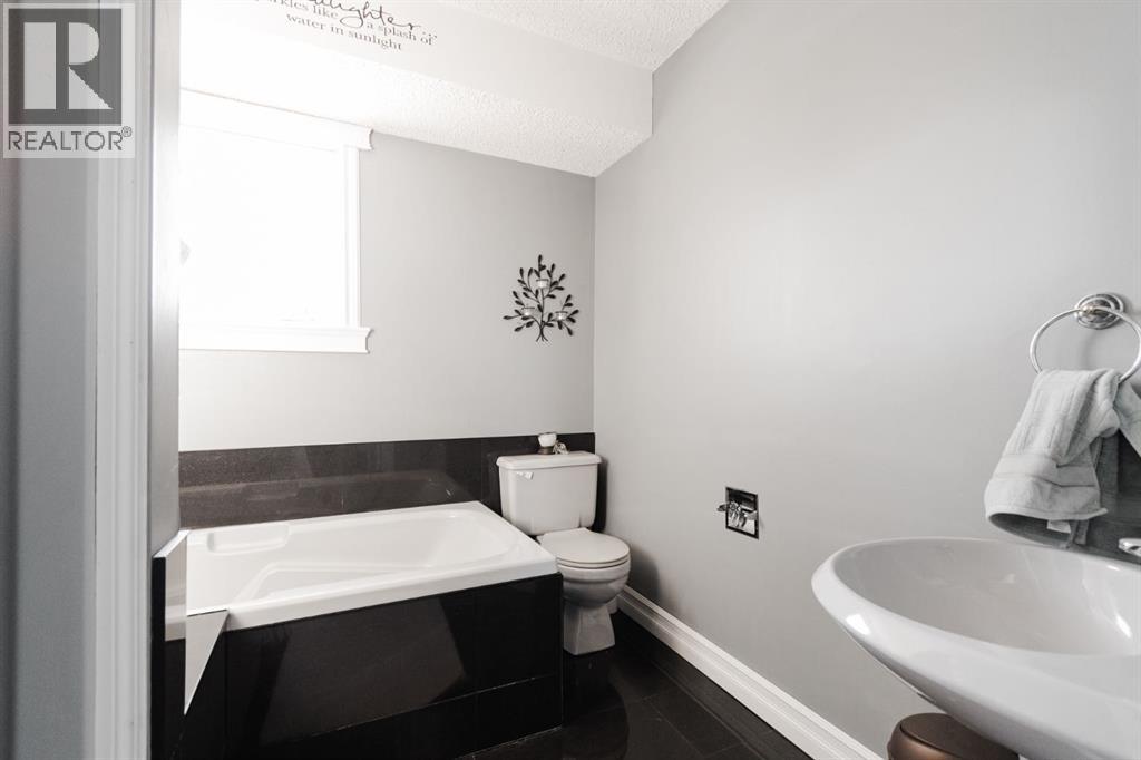 225 Bacon Place, Fort McMurray