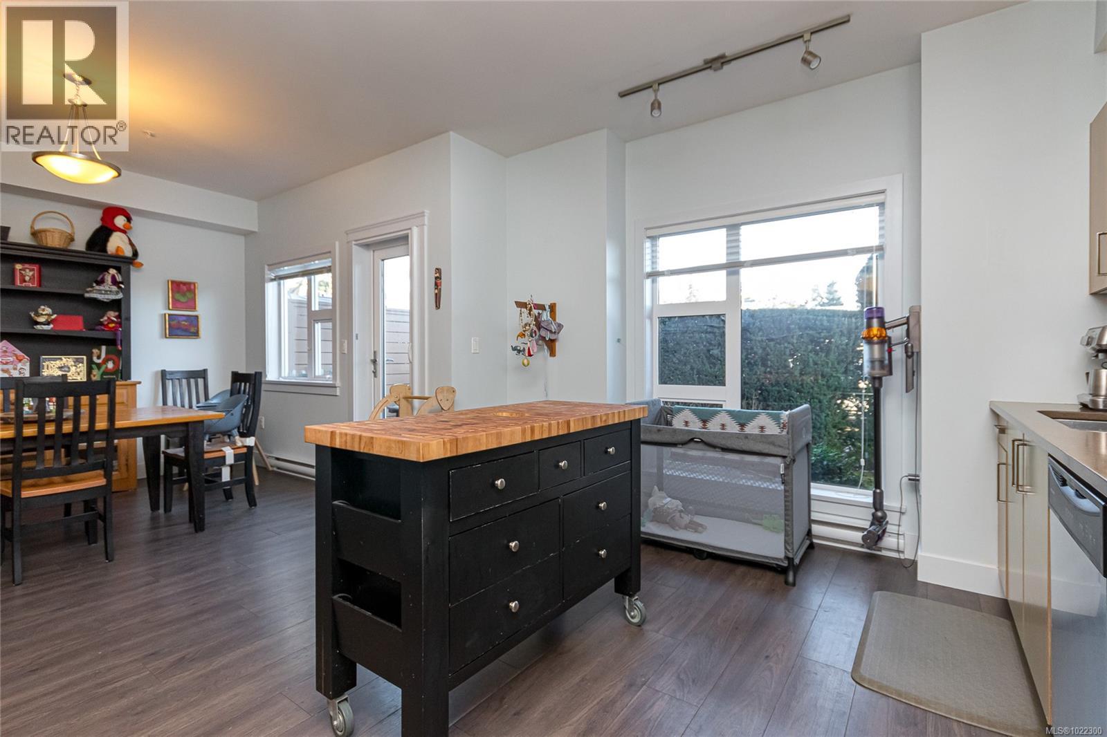 14 1900 Watkiss Way, View Royal