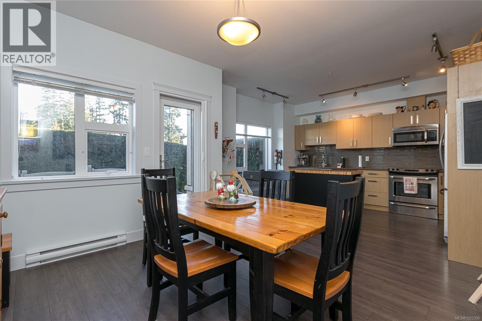 14 1900 Watkiss Way, View Royal