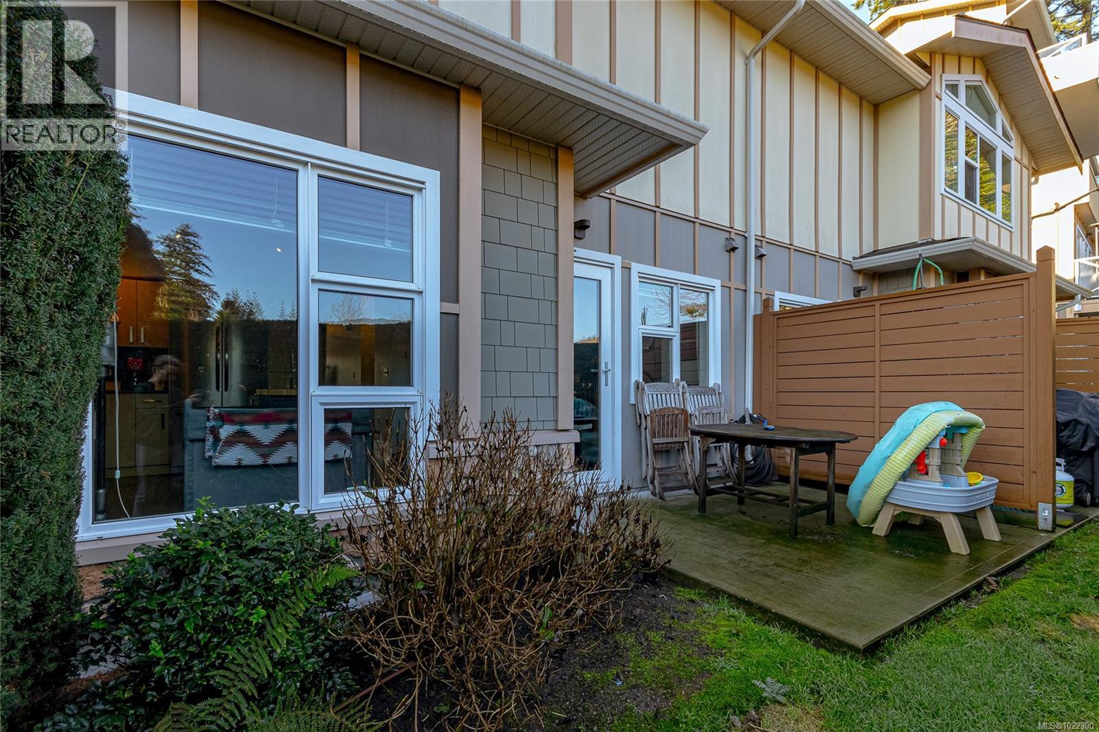 14 1900 Watkiss Way, View Royal