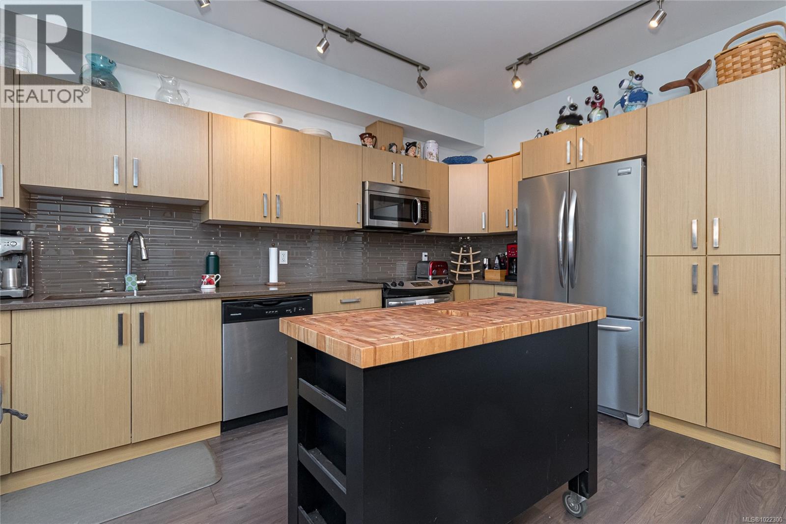 14 1900 Watkiss Way, View Royal