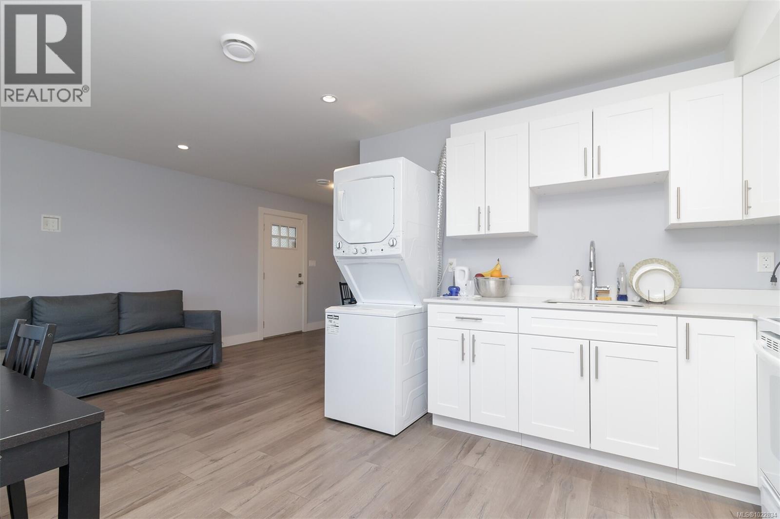 930 Peace Keeping Cres, Langford