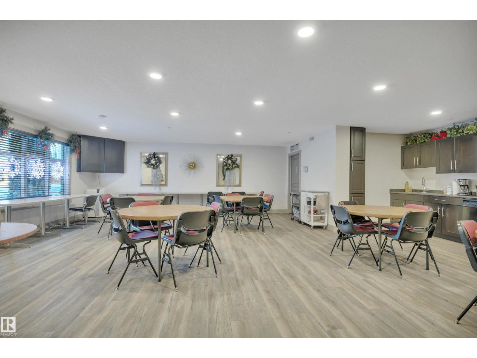 #119 16035 132 ST NW - 35