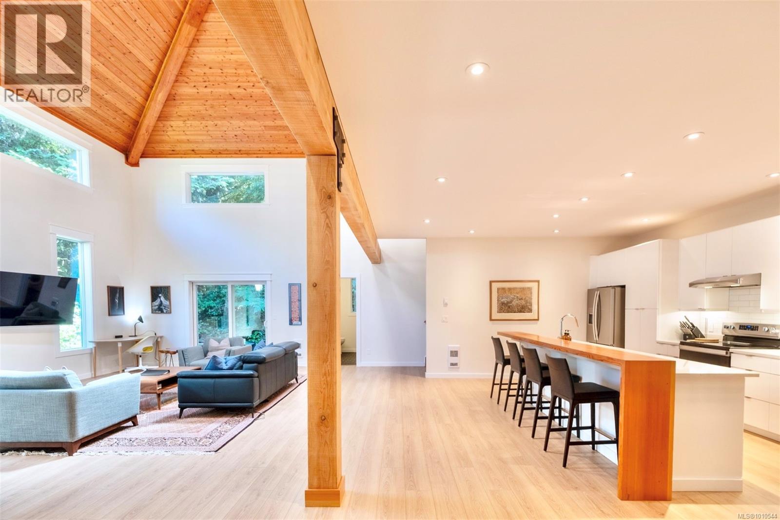 1316 Lynn Rd, Tofino