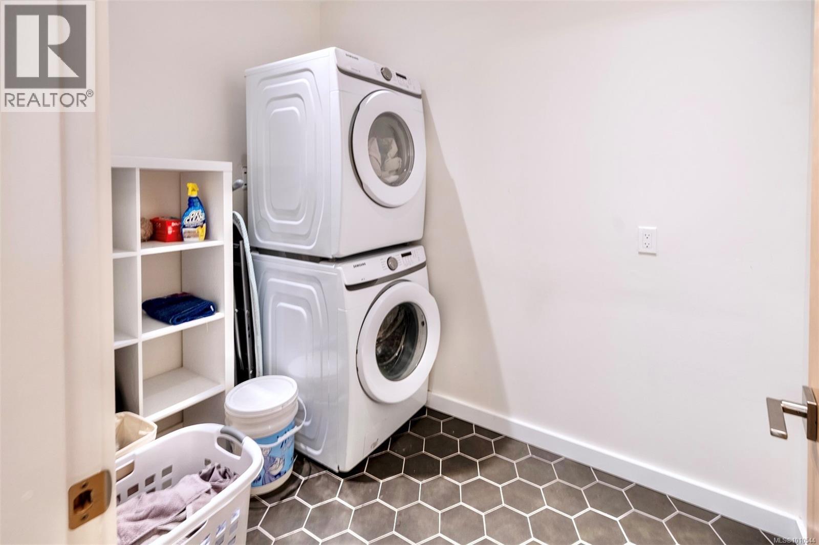 1316 Lynn Rd, Tofino