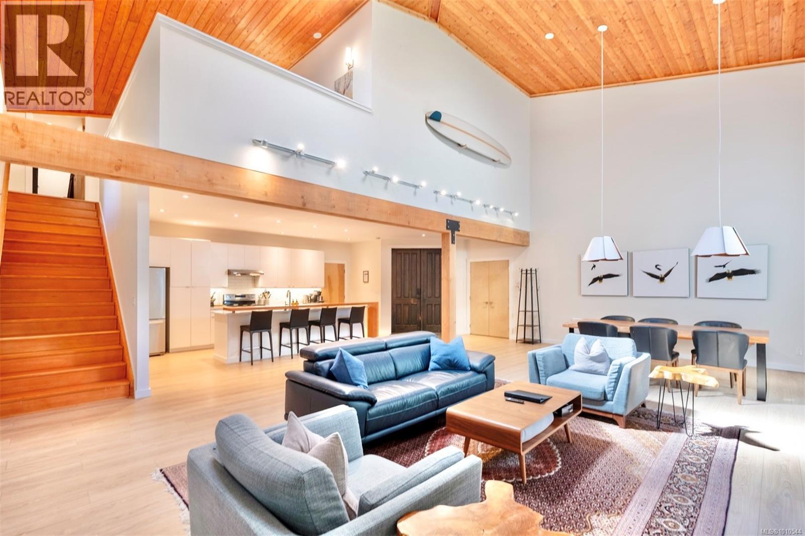 1316 Lynn Rd, Tofino