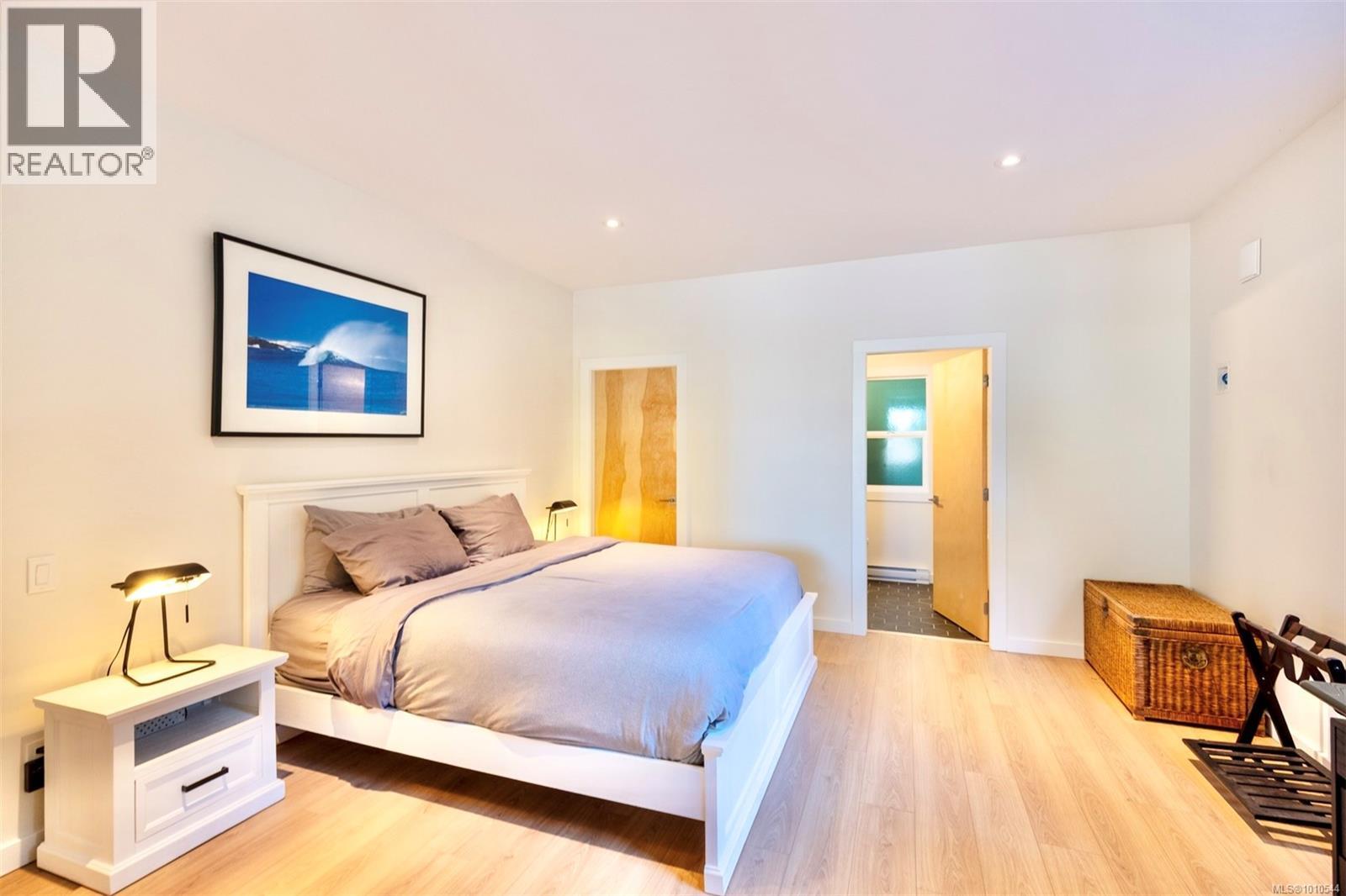 1316 Lynn Rd, Tofino