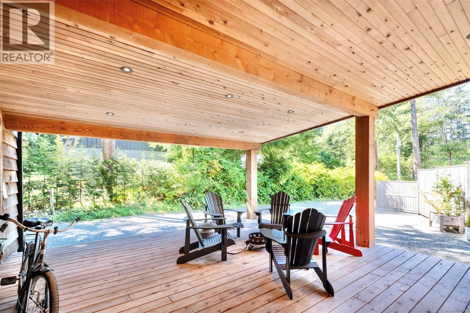 1316 Lynn Rd, Tofino