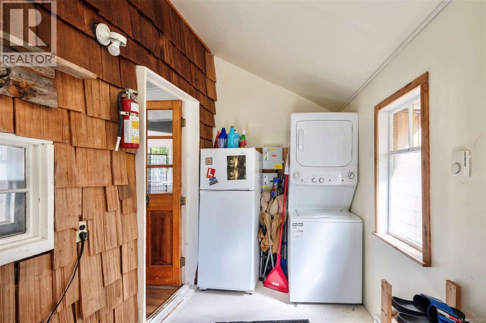 1316 Lynn Rd, Tofino