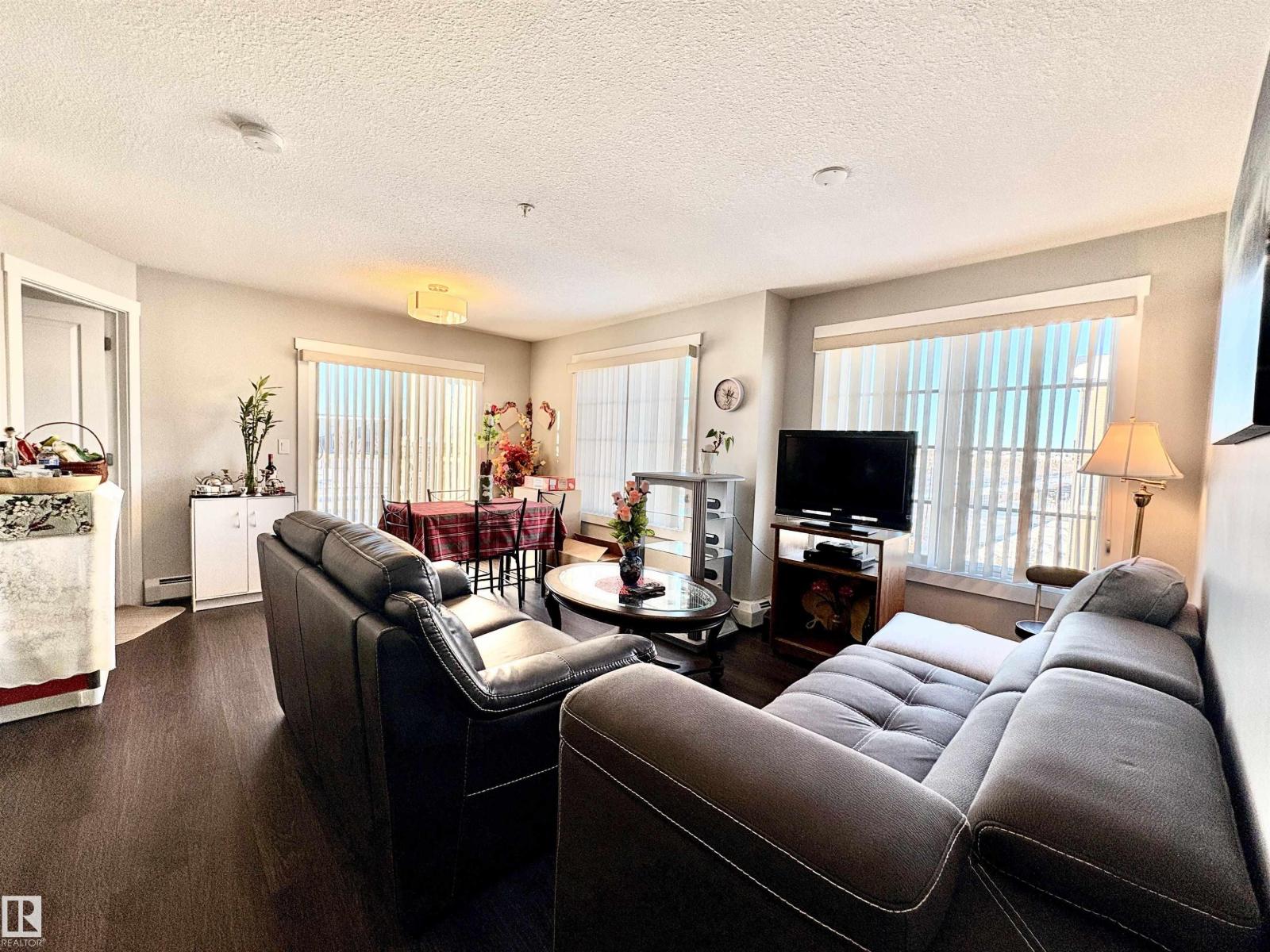 
          206 3670 139 AV NW
            <br/>
            <span>Edmonton</span>
            , 
            <span>AB</span>
             <span>T5Y3N5</span>
        