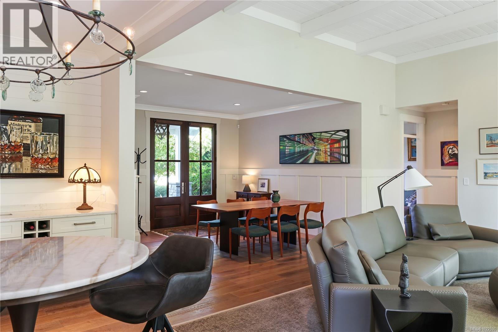 992 Bluffs Dr, Qualicum Beach