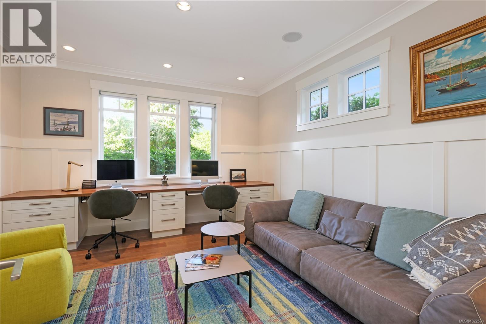 992 Bluffs Dr, Qualicum Beach