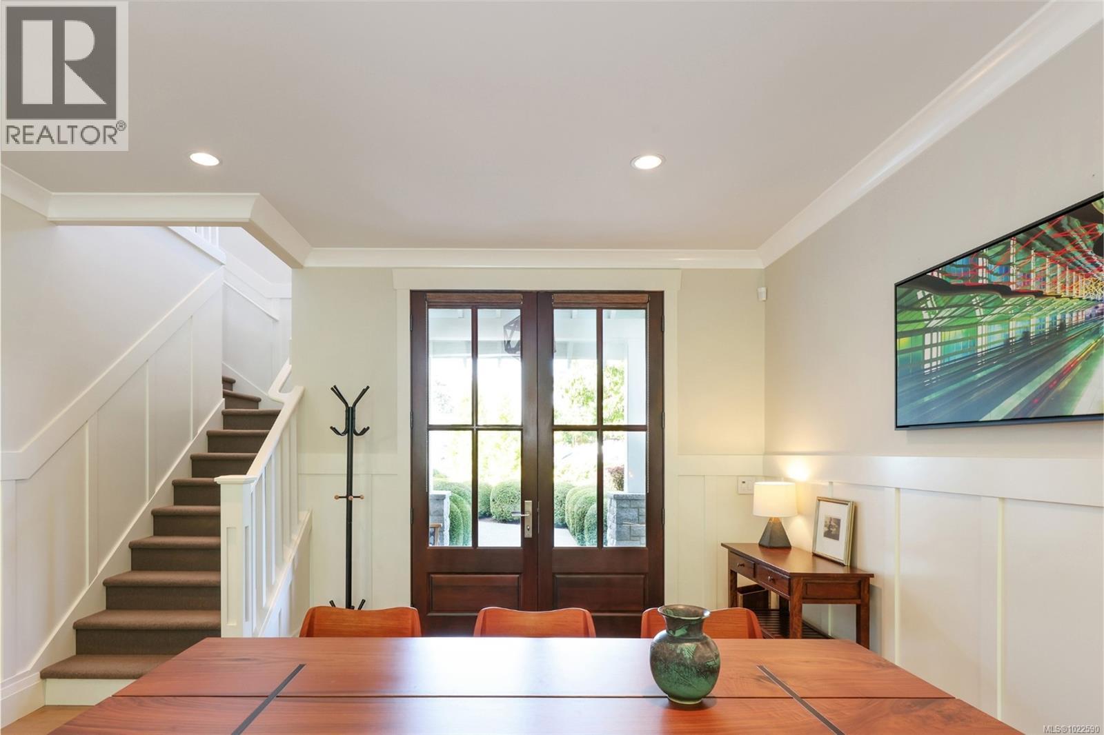 992 Bluffs Dr, Qualicum Beach