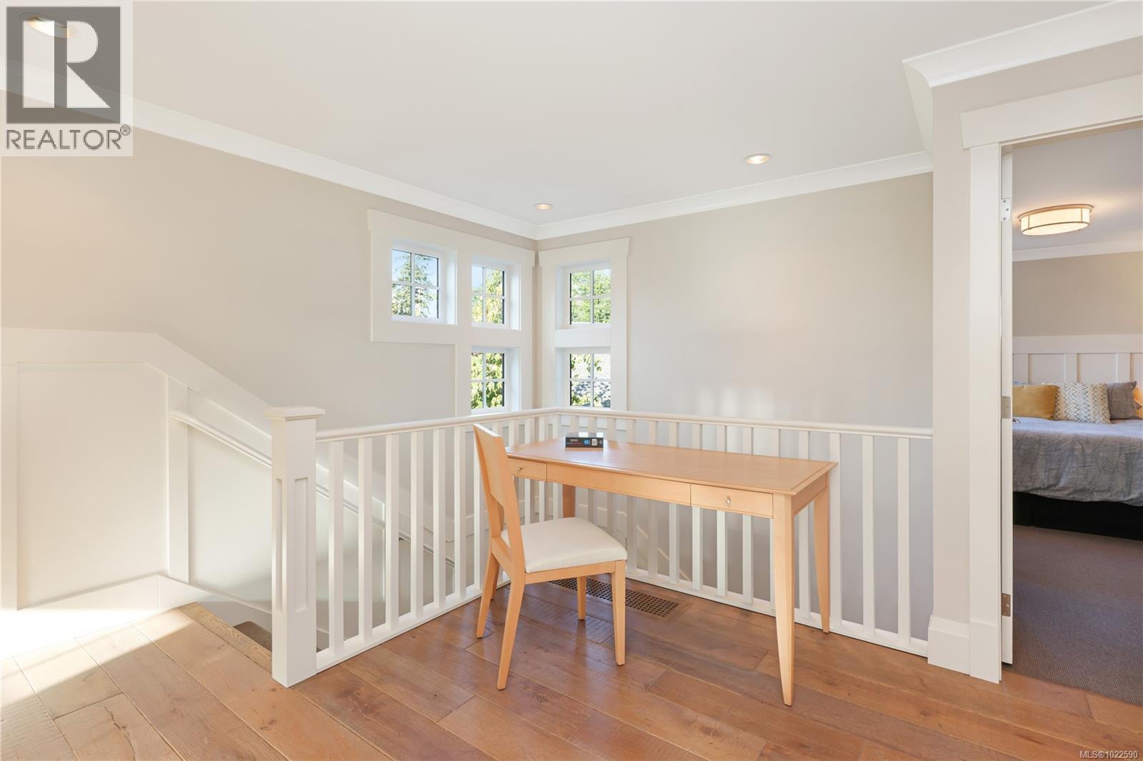 992 Bluffs Dr, Qualicum Beach